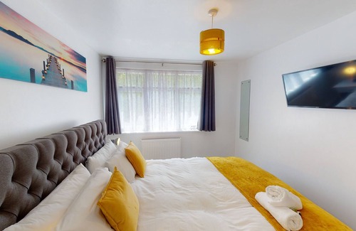 Chatham House | 6 Bed Charles House, Chatham - Kent