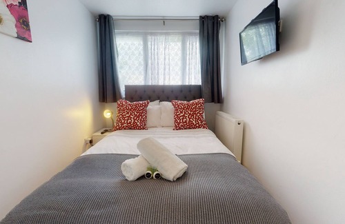 Chatham House | 6 Bed Charles House, Chatham - Kent
