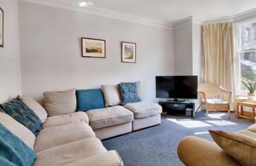 Keswick House | 6 Bed in Keswick SZ389