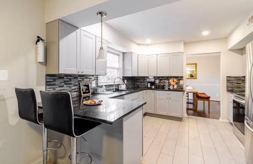 Oxon Hill-Glassmanor Villa | 6 Bed room Home Nat'l Hrbr DC