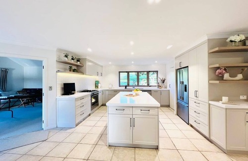 Wairoa House | 6 Bed room Villa with swimming pool, spa and tennis court in Tauranga