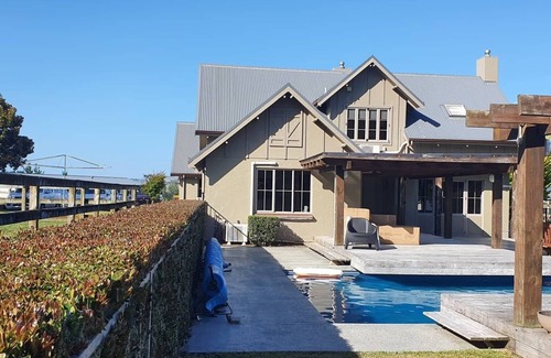 Wairoa House | 6 Bed room Villa with swimming pool, spa and tennis court in Tauranga
