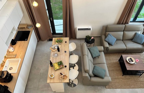 Antony Villa | 6-Bed Villa: WiFi, AC, Cathedral Lounge, Terrace, Garden, Parking & Near Pool/Pk