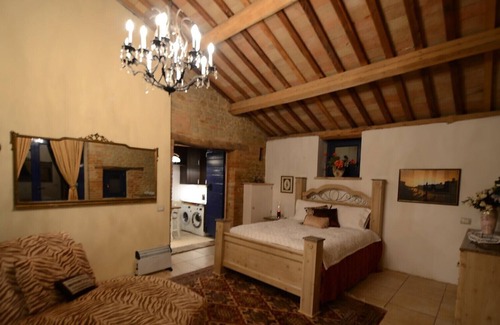Colmurano Villa | 6 bed Villa with private pool in the Real Italy