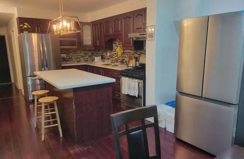 Trinity - Bellwoods House | 6 Bedroom 2 bathroom for small group of working people
