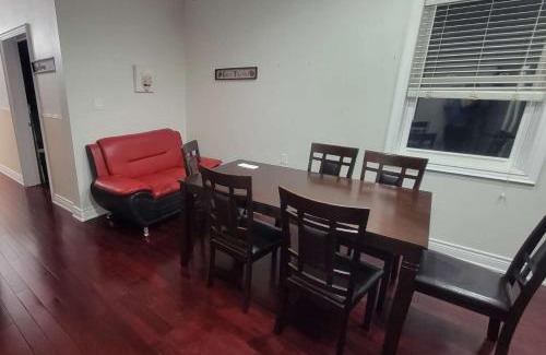Trinity - Bellwoods House | 6 Bedroom 2 bathroom for small group of working people