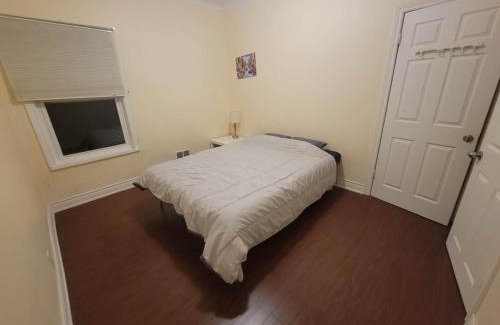 Trinity - Bellwoods House | 6 Bedroom 2 bathroom for small group of working people