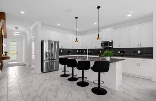 Campbell House | 6 Bedroom/5 Bathroom Storey Lake (4366 RS)