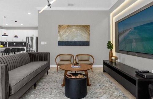 Campbell House | 6 Bedroom/5 Bathroom Storey Lake (4371 RS)