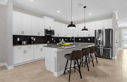 Campbell House | 6 Bedroom/5 Bathroom Storey Lake (4371 RS)