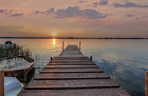 Janetville House | 6 bedroom, breathtaking view , stunning lakefront, hotub , 50 Min T.O