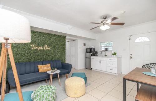 Tampa House | 6 Bedroom BUCS AIRPORT MALL BEACH WIFI