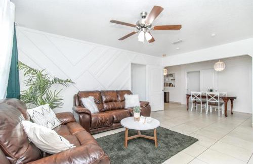 Tampa House | 6 Bedroom BUCS AIRPORT MALL BEACH WIFI