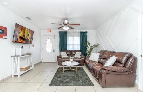 Tampa House | 6 Bedroom BUCS AIRPORT MALL BEACH WIFI