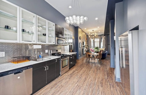 Bronzeville House | 6 Bedroom Guest House