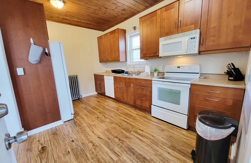 Two Harbors House | 6 Bedroom Home Close to Everything | Breakwater