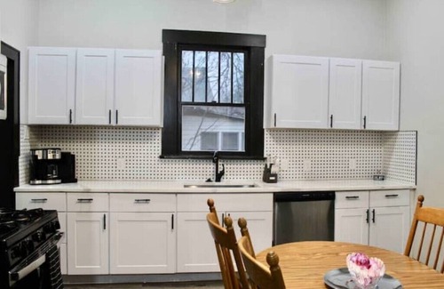 Sherman House | 6 Bedroom home with a shabby chic touch!n