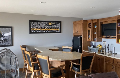 Clear Lake House | 6 Bedroom Home with Beautiful View and close to many amenities
