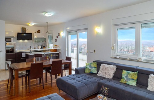 Svib House | 6 bedroom nice home in Svib