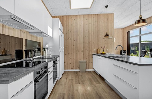Fjellerup Strand House | 6 bedroom stunning home in Glesborg
