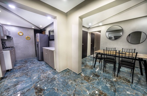 Lalinde Apartment | 6 bedroom with Jacuzzi 1 block from LLeras P5