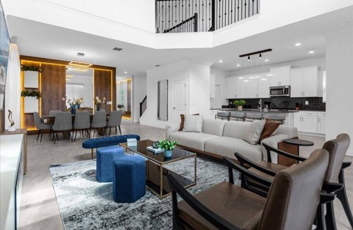 Campbell House | 6 Bedrooms/5 Bathrooms/Storey Lake (2660 SS)
