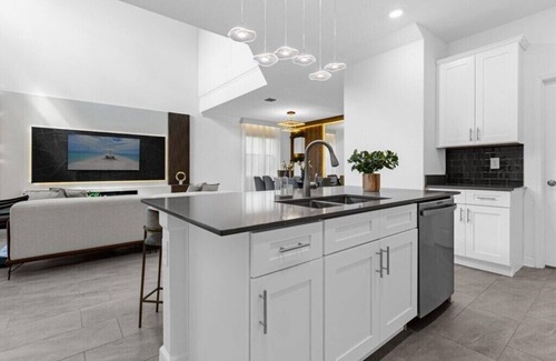 Campbell House | 6 Bedrooms/5 Bathrooms/Storey Lake (2660 SS)