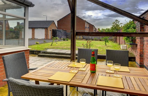 Skegby House | 6 Bedrooms, sleeps up to 16, parking, space & comfort, contractors or families