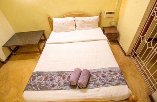 Baga Villa | 6 BHK Private pool Portuguese villa 500m Candolim