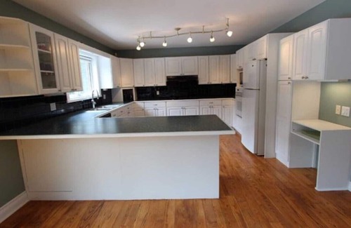 Bexley Cottage | 6 BR, 3000 SF, Own Waterfront, 25 Slps, Hiking Trails, 50 Acres, Hot tub