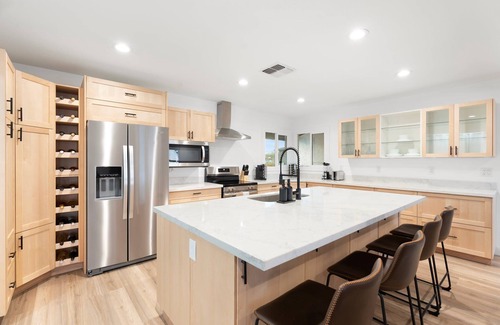Glendale House | 6 Br Paradise! Heated Pool~Arcade Room~Pool Table