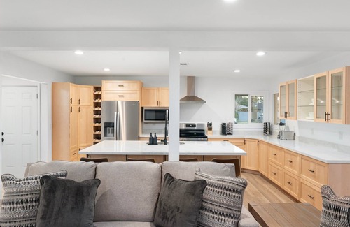 Glendale House | 6 Br Paradise! Heated Pool~Arcade Room~Pool Table