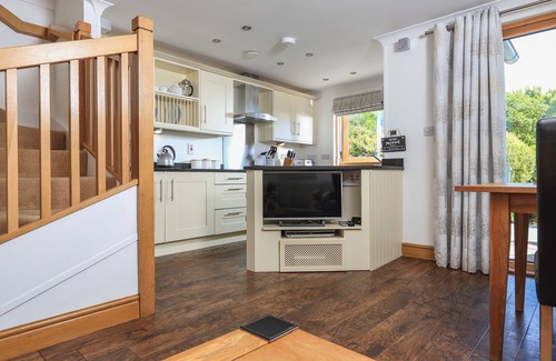 Bugford Cottage | 6 COURT COTTAGE, HILLFIELD VILLAGE, family friendly in Dartmouth