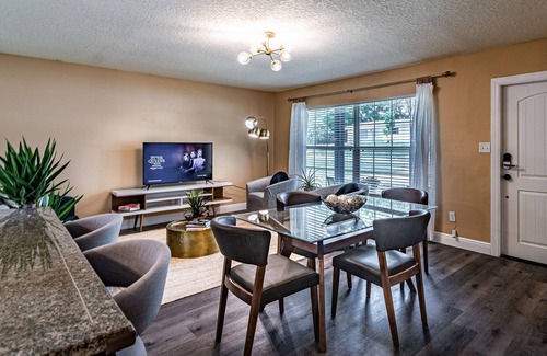 Ocoee House | ★6 guest ★ 4 beds ★2 baths ★ jacuzzi