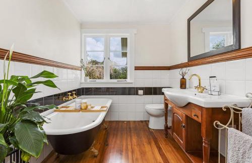 Richmond Downs House | 6 Hiwi Road
