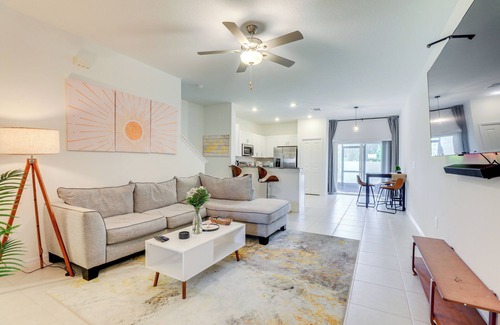 Ruskin House | 6 Mi to Apollo Beach: Townhome w/Pool Access!