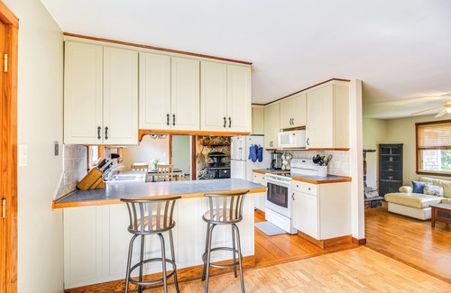 Adamsville House | 6 Mi to Beach: Family Home in Little Compton!