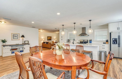 Bradenton House | 6 Mi to Beaches: Modern Bradenton Getaway!