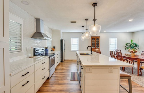Bradenton House | 6 Mi to Beaches: Modern Bradenton Getaway!