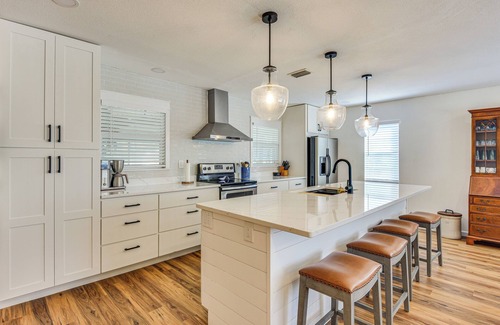 Bradenton House | 6 Mi to Beaches: Modern Bradenton Getaway!