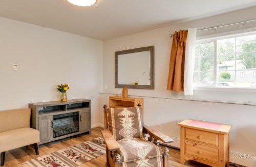 University Area Apartment | 6 Mi to Dtwn Bright and Airy Anchorage Getaway!