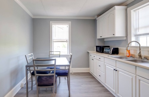 Hamilton Apartment | 6 Mi to Historic Leesburg: Apt w/On-Site Dining