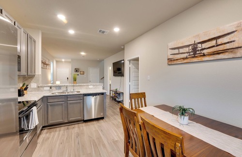 West San Antonio House | 6 Mi to Lackland AFB: Hot Tub, Pool & Game Room!