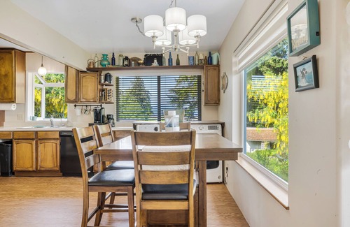 Ketchikan Cottage | 6 Mi to Main St: Oceanfront Cottage in Ketchikan