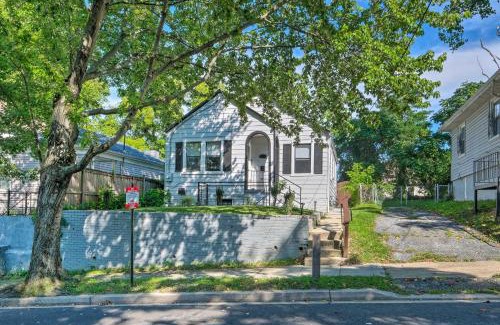 Northeast Apartment | 6 Mi to National Mall Modern DC Apartment!