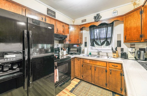 Allen Cottage | 6 Mi to Salisbury: Forest-view Sanctuary!