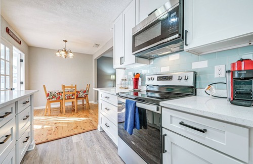 Palm Harbor House | 6 Mi to Sponge Docks: Lake Tarpon Getaway w/Dock!