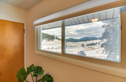Conifer Cottage | 6 Mi to Staunton State Park: Conifer Home w/Deck