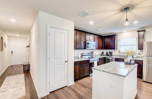 Bellmead House | ~ 6 Mi to Waco: Newly Constructed Family Home