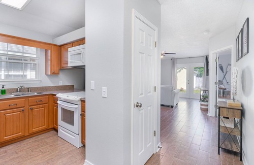 Gulf Breeze House | 6 miles from Navarre Bridge, Quiet Community w/Pier Access